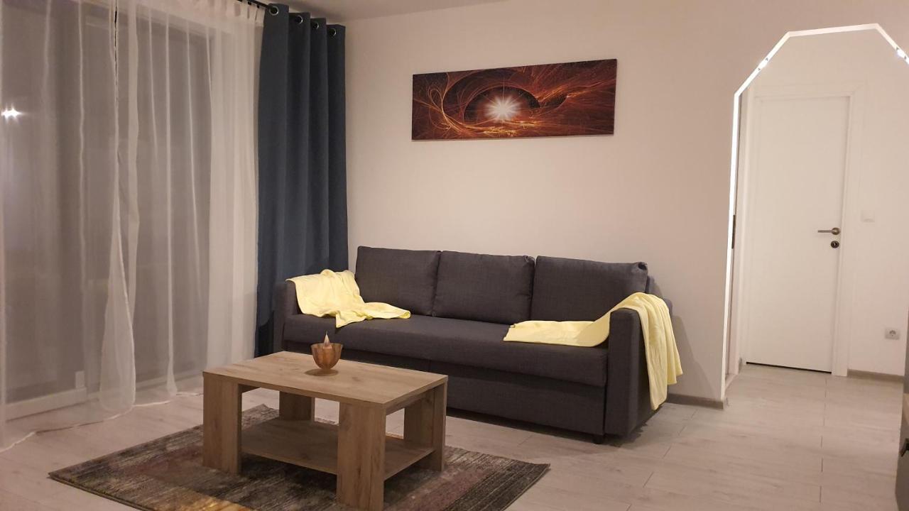 Fim Apartament Apartment Хунедоара Екстериор снимка