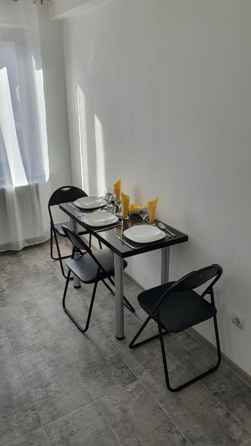Fim Apartament Apartment Хунедоара Екстериор снимка