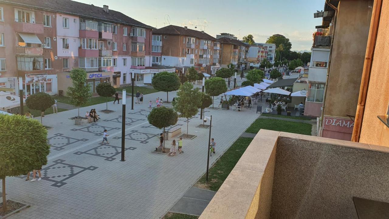 Fim Apartament Apartment Хунедоара Екстериор снимка